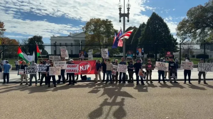 231114154346-01-njp-protest-white-house-no-card